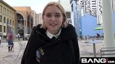 Oynat 18 yaşında ve para için sikişiyor