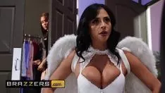 Redare Porno in cabina de proba cu doua lesbiene milfe