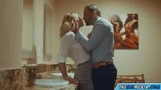 reea et tina baisées dans la salle de bain forte xxx