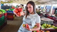 Play The lady in the market is making xxx with a rich man