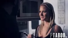Oynat Sarışın Ona Seks Yapmayı Teklif Eder Ve Reddetmez