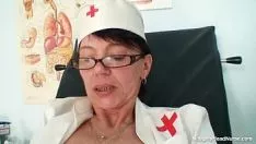 Redare O fute pe aceasta tatoasa foarte bine si poarta si prezervativ