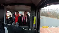 Jouer J'ai trompé des jumeaux identiques dans un plan à trois sauvage dans mon taxi - European Reality Porn