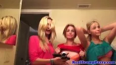Reproducir Orgie cu lesbiene bune de pula care se fut in grup