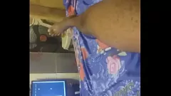Abspielen Rothaariger Amateur wird süchtig danach, mit seinem großen Schwanz vor der Webcam zu kommen