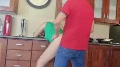 تشغيل كبير الديك اللعنة يا صديقي يعطي امرأة سمراء