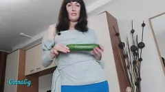 Redare Păsărică cremoasă a lui Brunette Milf se scurge peste tot castravetele în sesiunea solo