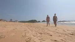 Jouer Couple de nudistes candides vivant sur la plage mexicaine - Beky & Unknowncarril