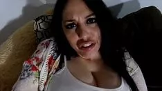 Odtwórz Wideo z masturbacją w nocy i głośnymi jękami