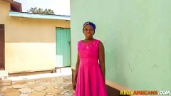 Reproduzir Housekeeper nigeriana negra não consegue resistir a uma batida difícil