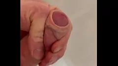 Jouer Accarezzare il mio enorme cazzo mostruoso sotto la doccia