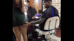 Jouer Tagliare i capelli con un lieto fine ' - trio anale adolescente dilettante